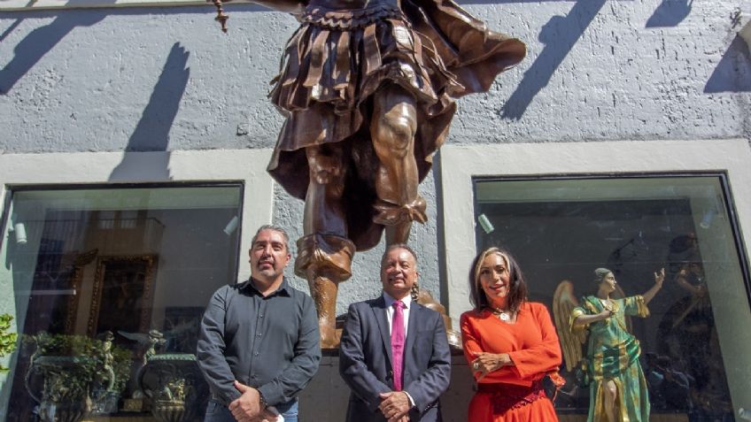 Develan escultura de San Miguel Arcángel en San Pedro Tlaquepaque, Jalisco