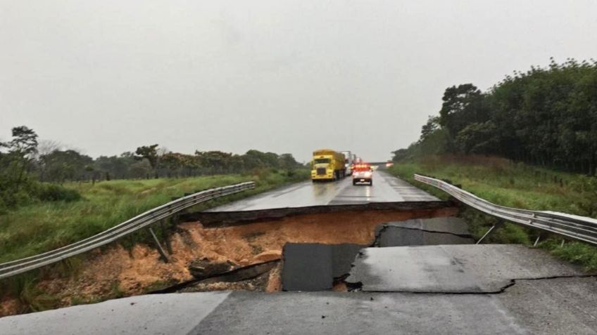 Colapsa puente que une a Veracruz y Chiapas debido a las fuertes lluvias: FOTOS