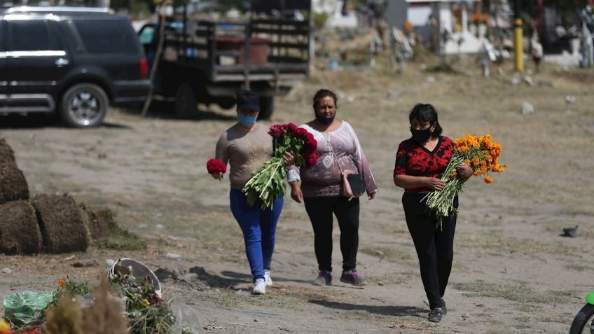 Mexicanos apuran últimas horas antes del cierre de panteones