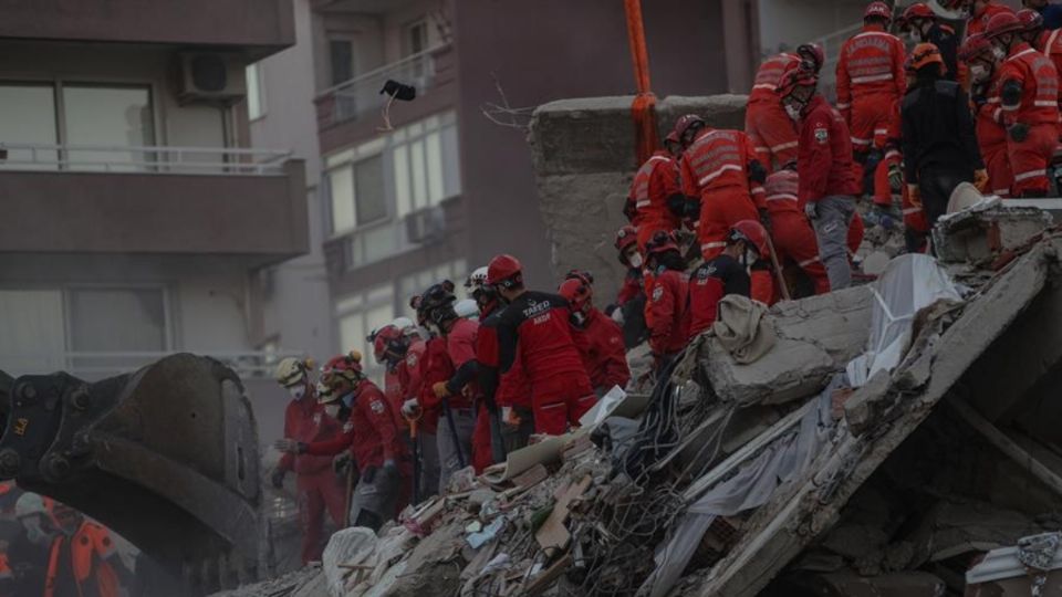 El saldo de víctimas mortales, así como el de los heridos, asciende a más de 885 personas. FOTO: EFE