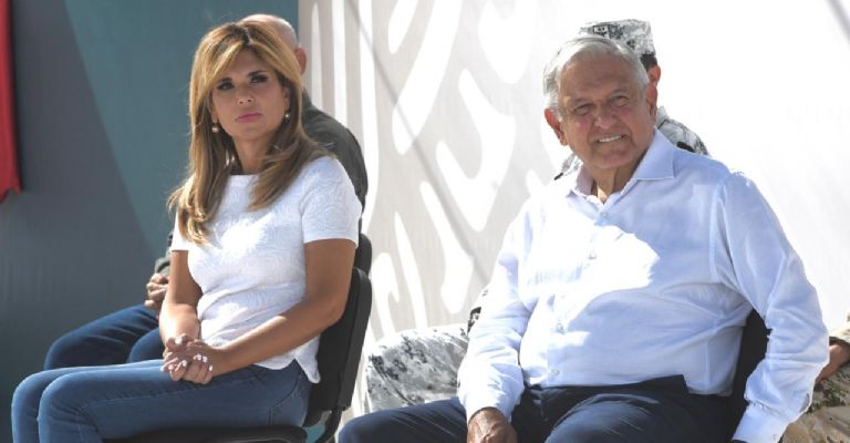 Claudia Pavlovich junto al presidente López Obrador.