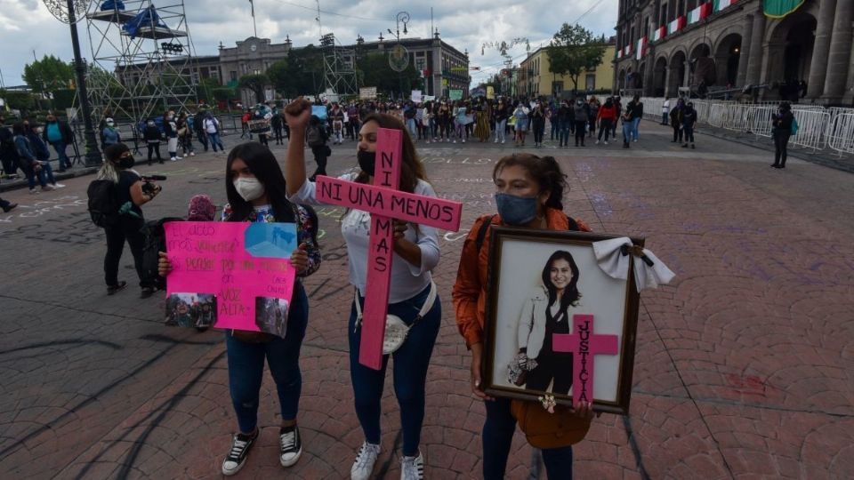 La secretaria de Igualdad de Género del PRD, Karen Quiroga, lamentó que tan sólo en los últimos días se hayan registrado ocho feminicidios y no se tenga una respuesta de atención y prevención. Foto: Cuartoscuro