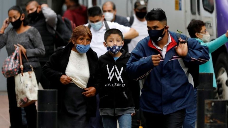 Ciudadanos caminan por calles de la Ciudad de México. Foto: Cuartoscuro