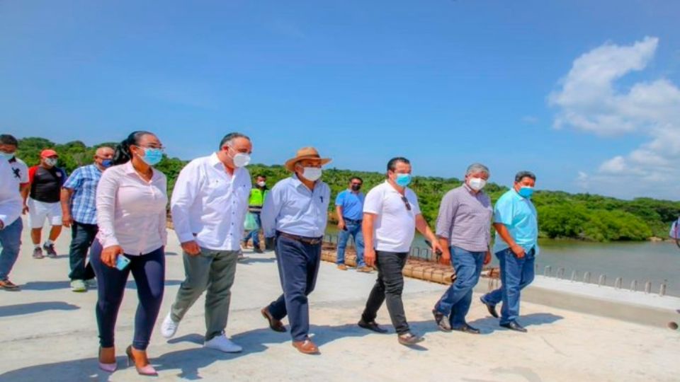 El gobernador recorrió la zona de la Costa Chica de Guerrero. Foto: Especial