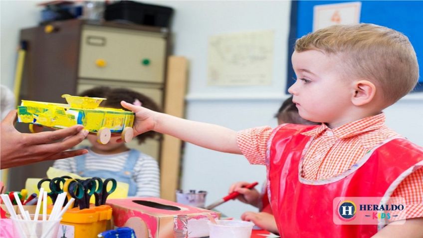 Juguetes con material reciclado para niños: Realiza un divertido coche con tubos de cartón