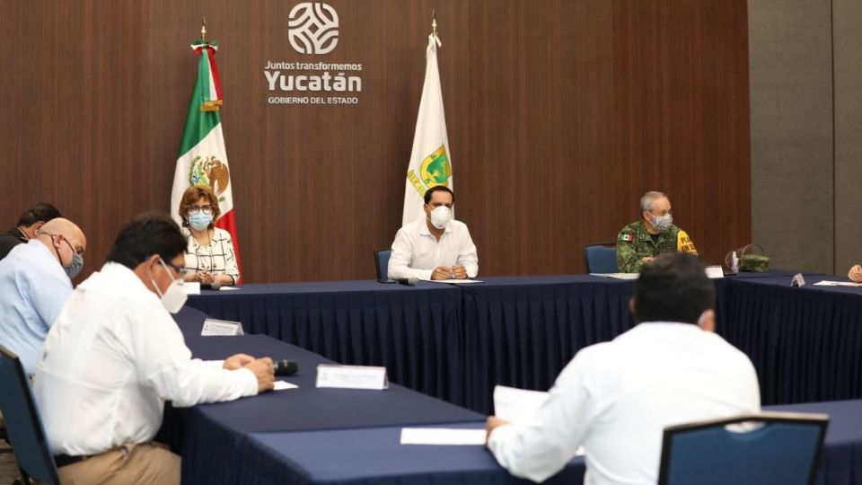 El gobernador de Yucatán se reunió con autoridades de Protección Civil, el Ejército, la Marina, la Guardia Nacional y de la Secretaría de Seguridad Pública para acordar esquemas de emergencia. Foto: Especial