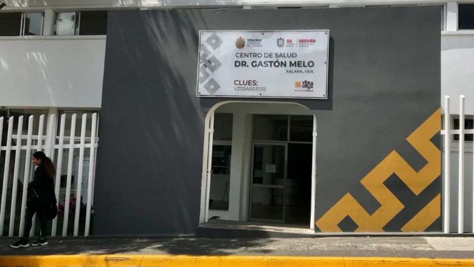 Pese a que la fila era de hasta 30 minutos de espera, en el Centro de Salud “Doctor Gastón Melo”, ubicado en el Centro Histórico de Xalapa, las vacunas contra la influenza se habían agotado. Foto: Juan David Castilla Arcos