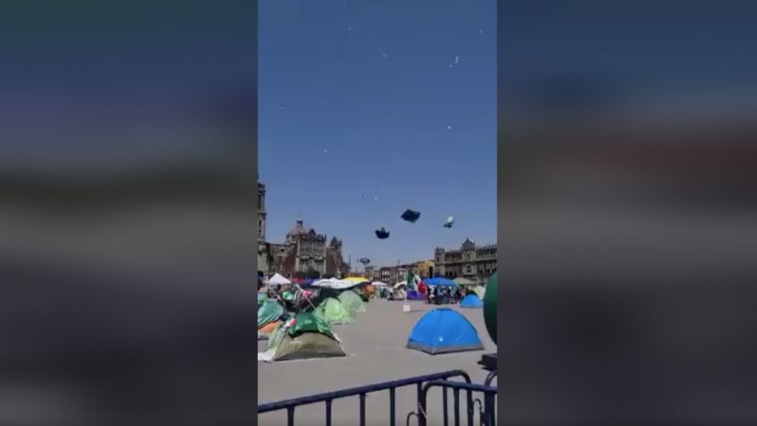 Casas de campaña de FRENAAA salen volando por fuertes vientos en el Zócalo capitalino: VIDEO