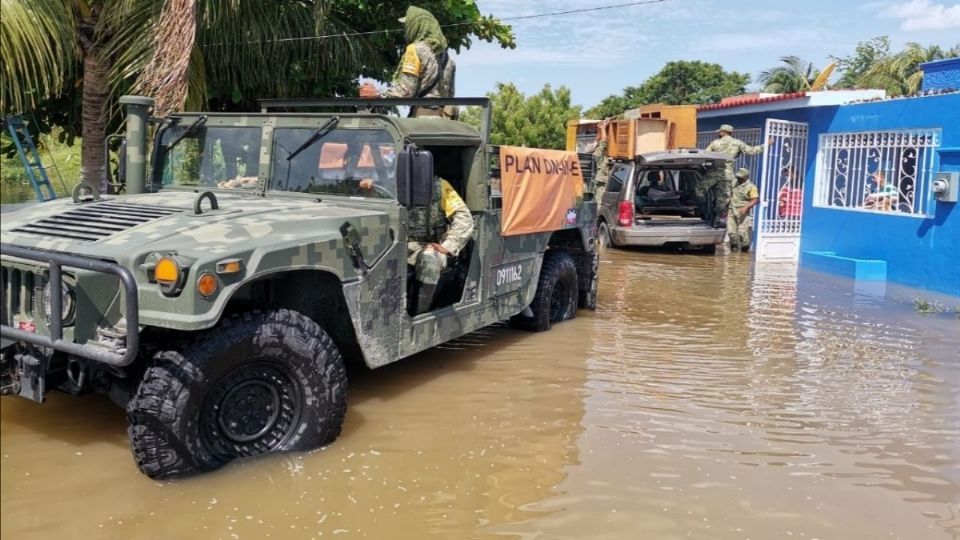 Personal del Ejército Mexicano desplegó acciones para auxiliar a la población de Campeche. Foto: Especial