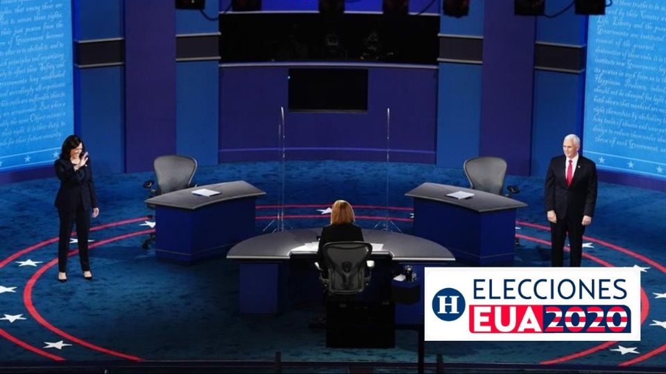 Kamala Harris y Mike Pence al inicio del debate. Foto EFE.