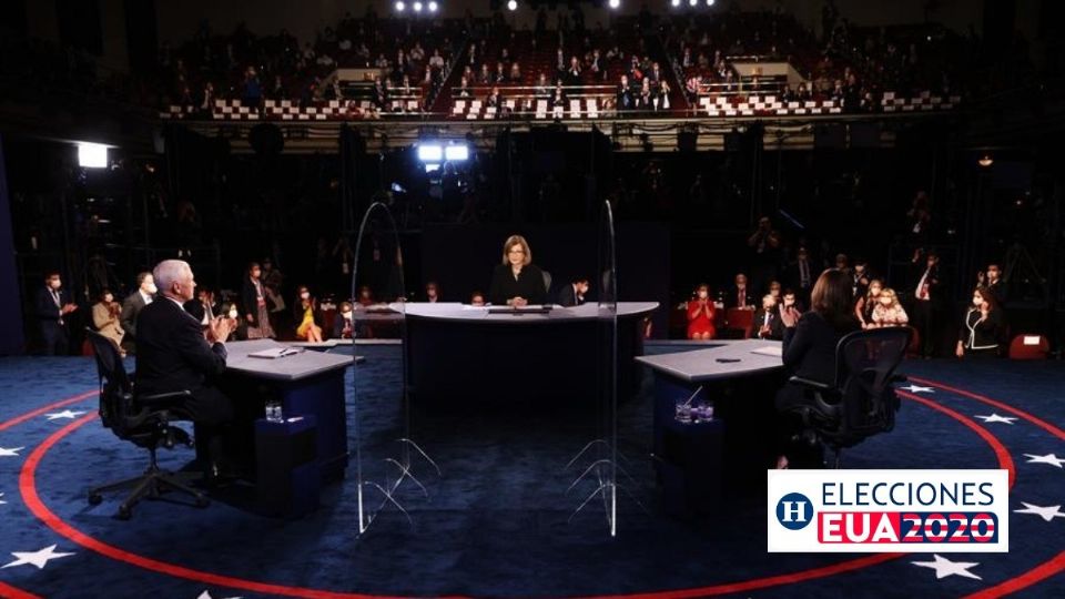 Kamala Harris y Mike Pence al final del debate. Foto: EFE