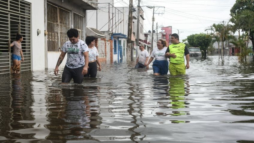 Entregan apoyos al 80% de los damnificados por las lluvias de agosto y septiembre