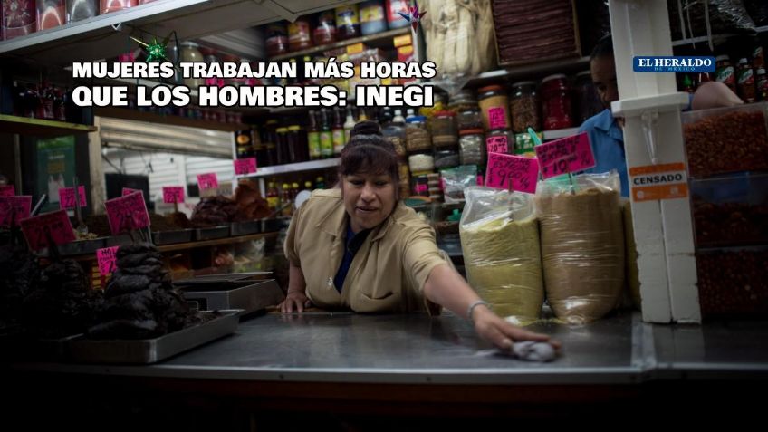 Mujeres trabajan 6.2 horas más que los hombres a la semana: INEGI