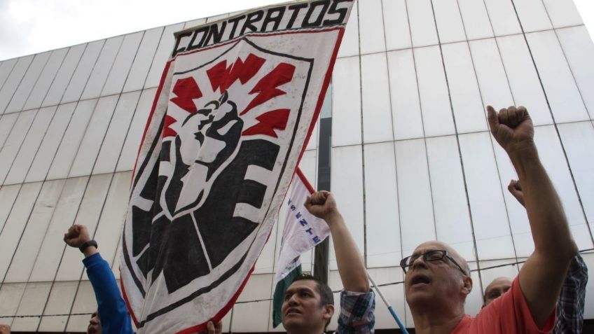 Manifestantes del SME y ANUEE marchan hacia el Zócalo y provocan severo caos vial en Paseo de la Reforma e Insurgentes