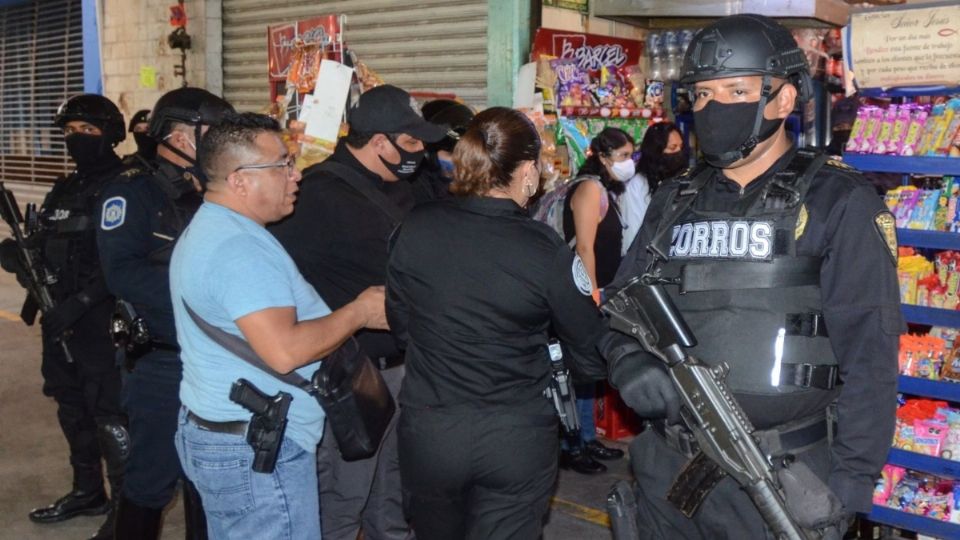 También se localizaron túneles donde se transportaba la droga. Foto: Cuartoscuro.