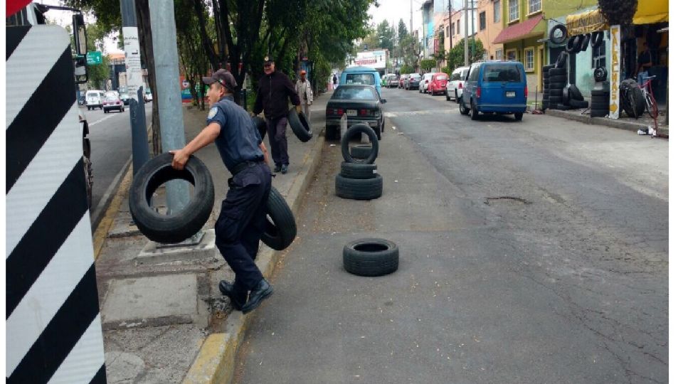 Proponen trabajo comunitario por bloquear lugares de estacionamiento en la Ciudad de México
FOTO: Twitter