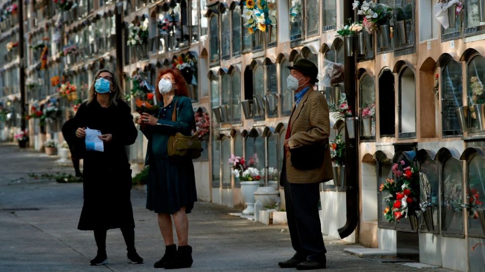 RECUERDOS ● Españoles conmemoraron ayer el
Día de Todos los Santos. Foto: Archivo/ EFE