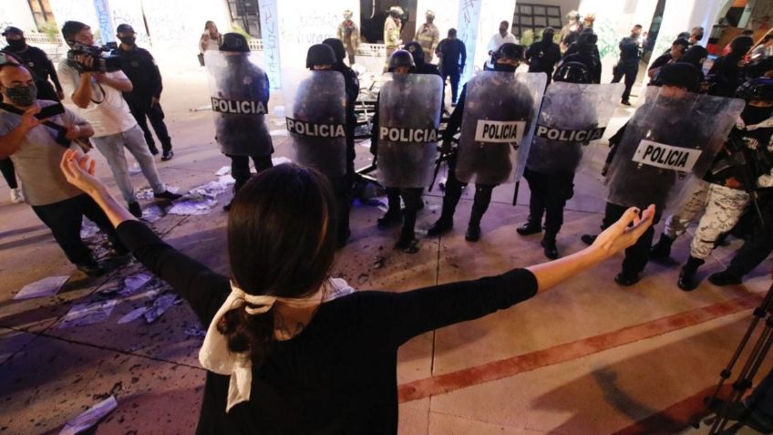 Claudia Sheinbaum descarta abuso policial en marcha feminista