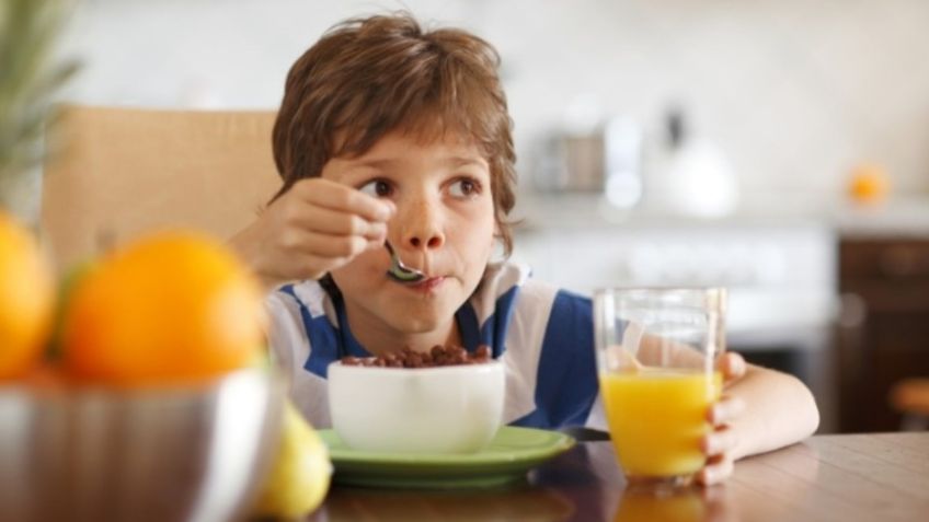 ¿Cuál es la mejor hora para que los niños almuercen?