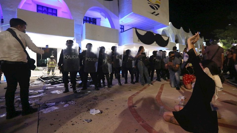 En Cancún reprimen protestas a raíz de feminicidio: Especial