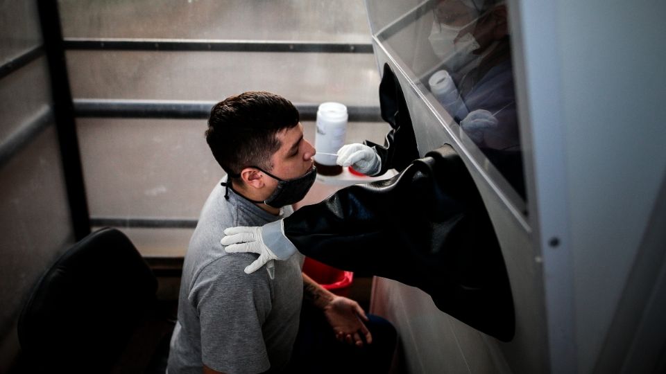 Los investigadores continúan en la búsqueda de una vacuna covid-19. Foto: EFE