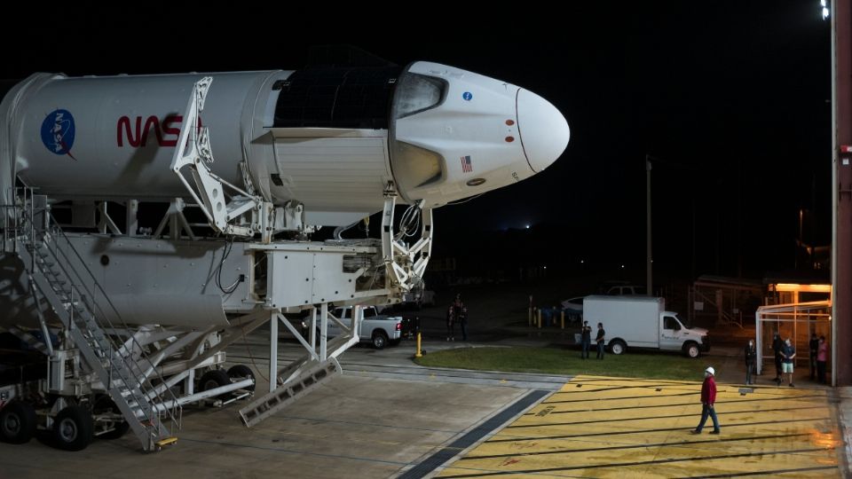 Un cohete SpaceX lanzará el sábado a tres astronautas de la NASA y uno japonés. Foto: AFP