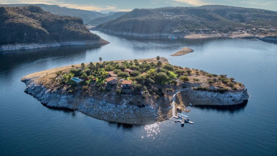 ISLA TZIBANZÁ. Es ideal para practicar la pesca de lobina negra y disfrutar de la calma. Foto: Cortesía Querétaro Travel