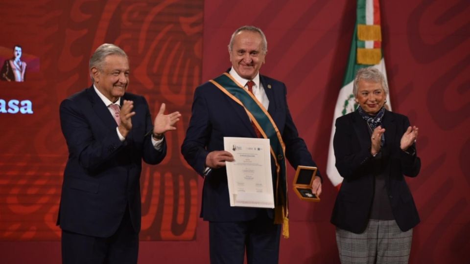 PREMIO. El subsecretario de la SRE, Jesús Seade, fue condecorado por su labor para el T-MEC. Foto: Daniel Ojeda