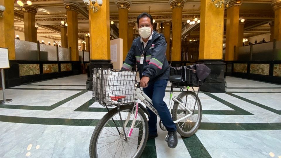 Correos de México enfrenta el gran reto de competir con los grandes consorcios de paquetería. Foto: Daniel Ojeda