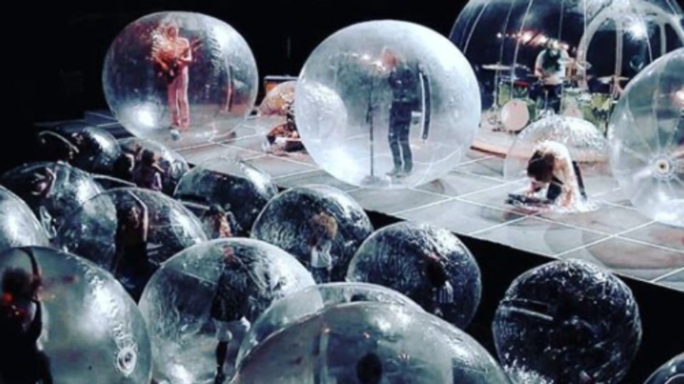 The Flaming Lips prepara concierto dentro de burbujas gigantes. Foto: Instagram