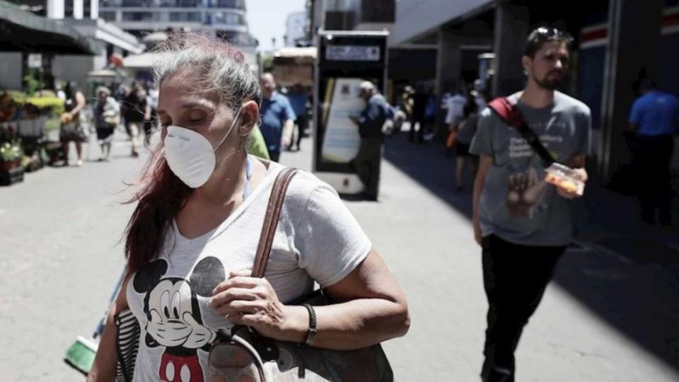 México llegó a 100 mil 104 defunciones por el COVID-19 y alcanzó un millón 19 mil 543 casos confirmados. Foto: AFP