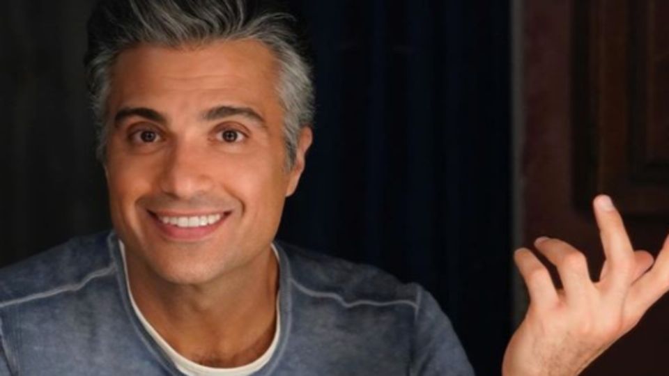 Jaime Camil sorprende a una de sus fans con un cariñoso gesto. Foto: Instagram