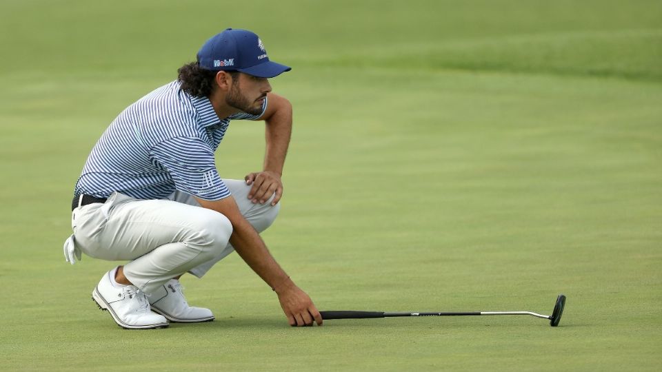 El profesional mexicano marcha parcialmente en el casillero 33, con (-1) Foto: AFP