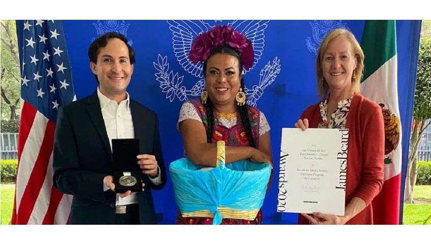 Premian a Lady Tacos de Canasta por su participación en serie de Netflix