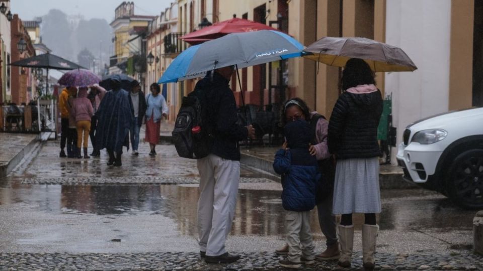 Las autoridades pidieron a las personas mantenerse informadas de las condiciones meteorológicas. Foto: Archivo | Cuartoscuro