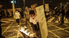 Dos muertos y un masivo rechazo en la calle debilitan al presidente Merino en Perú