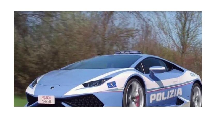 Policía italiana "vuela" en Lamborghini Huracán para trasladar el riñón de un paciente: VIDEO