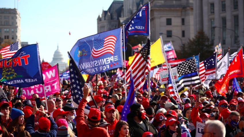 Simpatizantes de Trump marchan por las calles de Washington