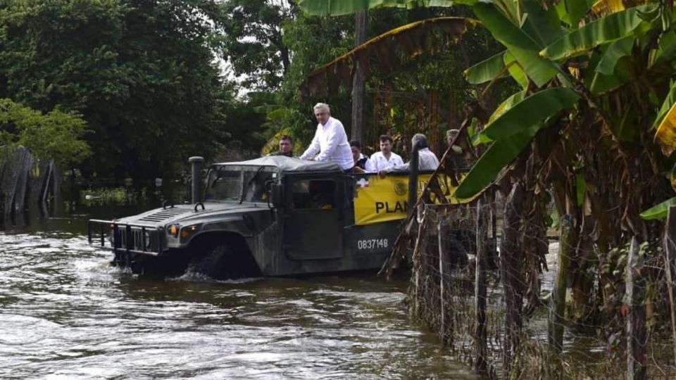 El presidente López Obrador durante las revisiones en Tabasco. Foto: Gobierno de México