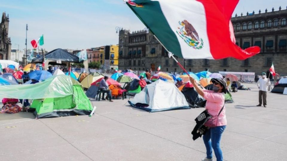 Los integrantes de FRENAAA anunciaron su retiro del Zócalo. Foto: Cuartoscuro