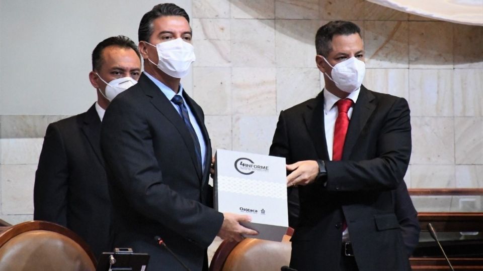 El gobernador Alejandro Murat entregó su Cuarto Informe de Gobierno en el Congreso de Oaxaca. Foto: Especial