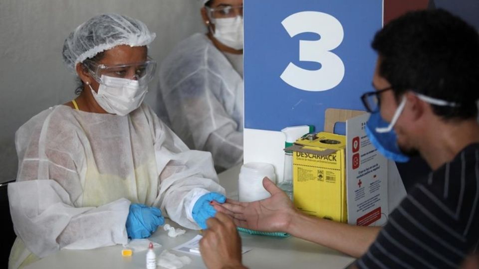 Voluntarios hablan de los efectos tras recibir las dosis correspondientes. Foto: EFE