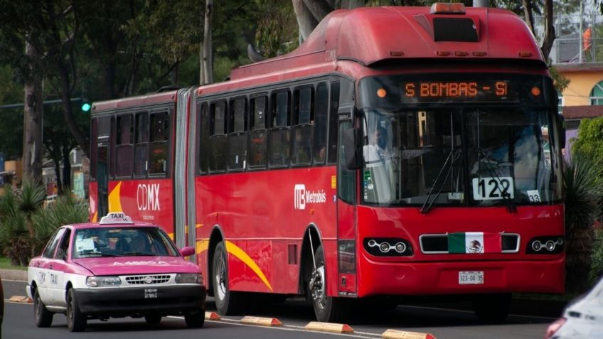 ¡Insólito! Niño se duerme en Metrobús y su papá lo olvida al bajar