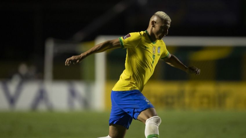 Uruguay sufre sin Luis Suárez y cae en casa ante Brasil 0-2 en eliminatoria Conmebol