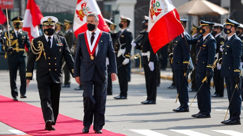 Francisco Sagasti asumió como nuevo presidente de Perú, pide perdón por manifestantes