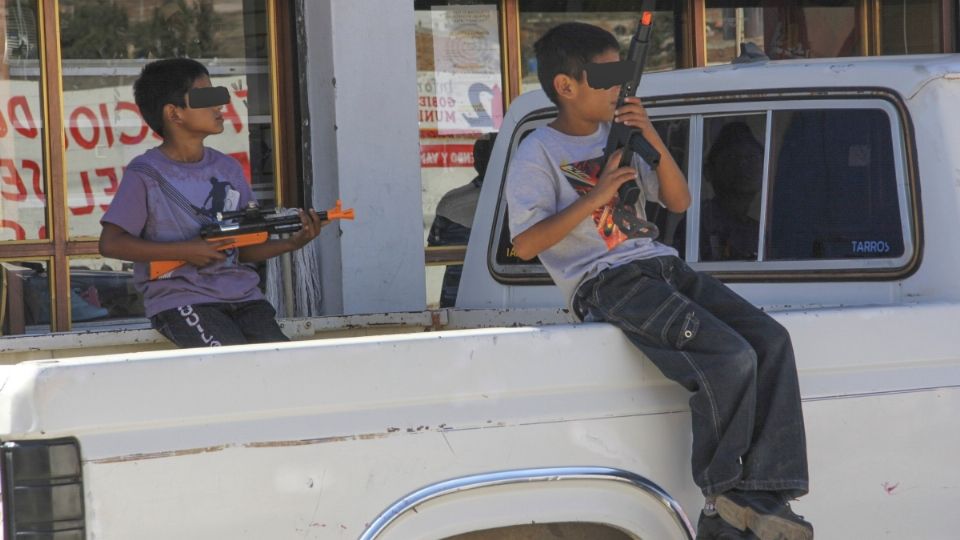 OBJETIVO. Los adolescentes inician en actividades de vigilancia, pero se van especializando en tráfico de droga y secuestro. Foto: Cuartoscuro