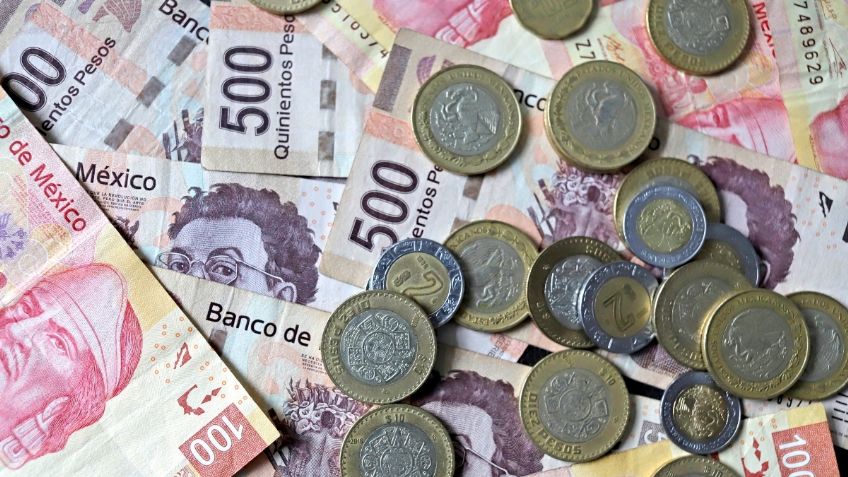 Conoce quién tiene la colección más GRANDE de billetes y monedas mexicanas