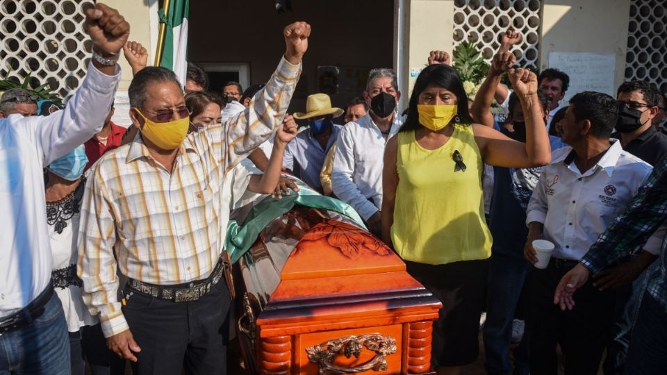 Un grupo armado atacó la casa del presidente municipal de Acayucan, Cuitláhuac Condado. Foto: Cuartoscuro