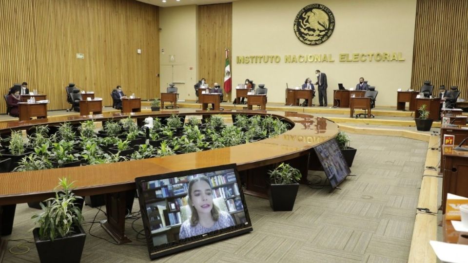 Para fortalecer la paridad de género, el instituto aprobó que en las fórmulas de candidatos hombres la suplente pueda ser mujer Foto: Cuartoscuro