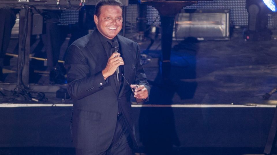 Luis Miguel durante concierto. Foto: Cuartoscuro